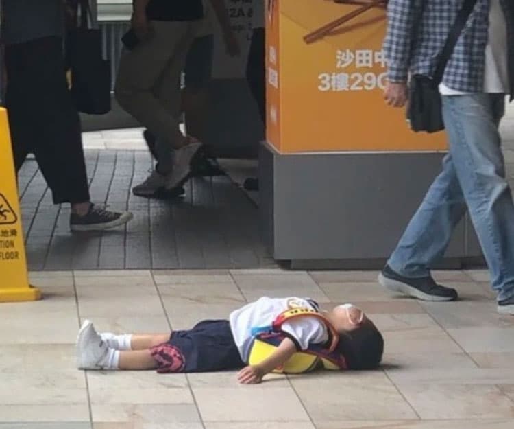 小朋友扭計點處理?大庭廣眾瞓地大叫好難教,點算好?|國際認證行為分析師Tiffany